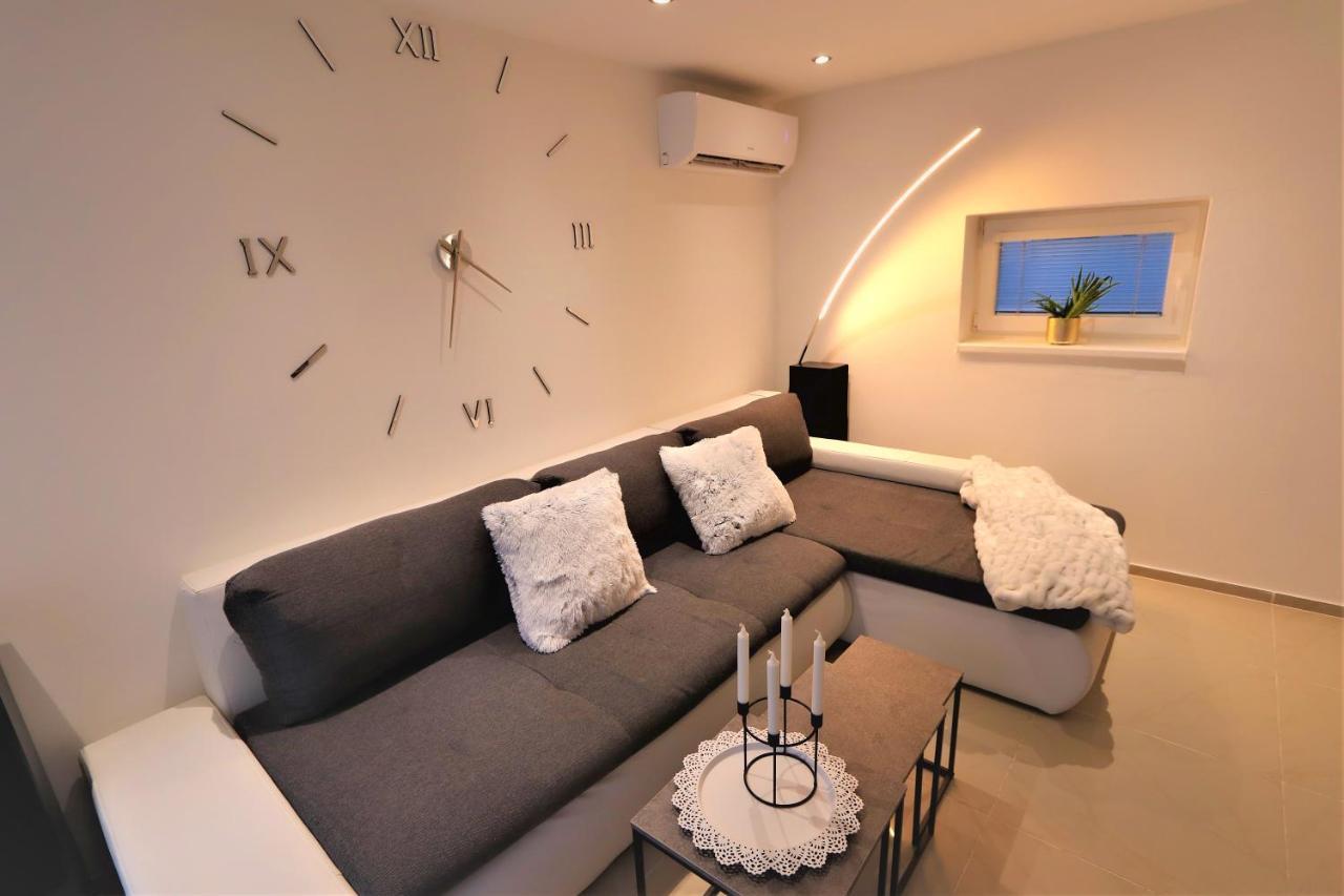 Sklipek Emilka Apartment Mutenice Exterior photo